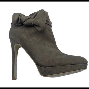 JustFab tan faux suede heeled booties with bow detailing SZ 8M EUC